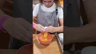 Как разбивать яйца как профессионал (с небольшой помощью 😄🍳)