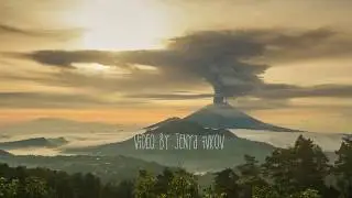 Vulcano Agung eruption. timelapse. 4k. Bali. 2017