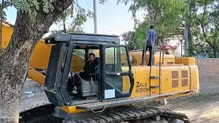 Long boom excavator 