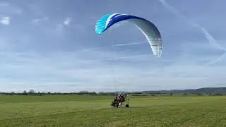 Der Apco F3Bi ist ein leicht zu startender Trike Schirm bis 430kg.