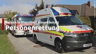 Personenrettung: &Auml;ltere Person in Wels-Vogelweide in einem Klappbett eingeklemmt
