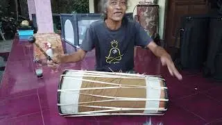 Demonstrasi Kendang oleh maestro I Wayan Merta - Bali Sanur - Balinese Gamelan Drum khusus Topeng