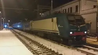 E464 528 uic-x,treno regionale veloce,in una serata gelida e innevata,Ronco Scrivia,succursale Giovi