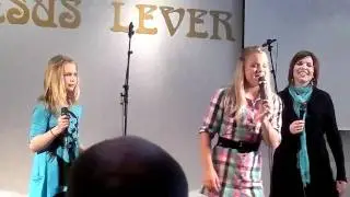 Lisa and Sofie Borud - Skolesang