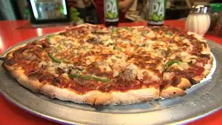 Chicago&rsquo;s Best Pizza: Pizza Castle