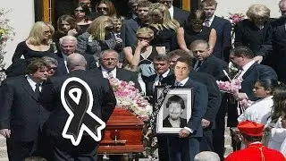È stato tra lacrime e musica che la famiglia e gli amici hanno detto addio a Chris Rea.