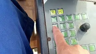 trackshoe disconnect basic tutorials of LR 1280 crawler crane.