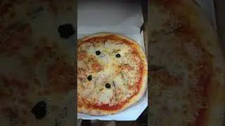 Pizza Romaine de diam&egrave;tre 34 cm, apr&egrave;s la cuisson. www.allo-pizza-aix.com