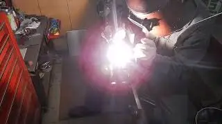 5LINKS 700c MUSASHI/R フレーム溶接の様子