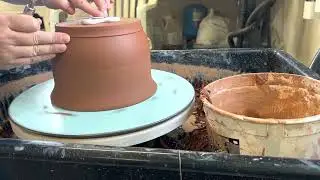 Trimming some Rocky Mountain Fieldstone Clay with a new @DiamondCoreTools Sticky Bat!