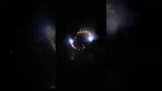Feuerartistik mit kalten NC-Font&auml;nen, Gold mit blauer Leuchtbasis. 45 Sek. / 3,0m. (Freaks on Fire)