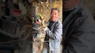 A rural blacksmith craftsman passed down from generation to generation made a bone-choppin