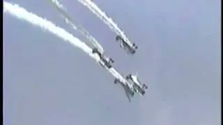 Авиашоу &laquo;Колеса и крылья&raquo; 2002 года &mdash; эскадрилья &laquo;Красный барон&raquo;