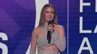Ellie Goulding Presents Favorite Female Latin Artist | AMAs 2022