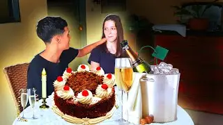 MÃO DO GIGANTE FEZ UM CAFÉ ROMANTICO PRO CASAL * Ficou com muito Ciúmes *