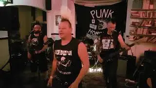 Cryo-Genics Nott's punk band