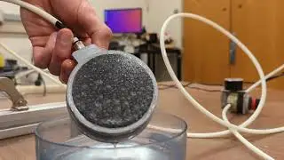 Air Bearing Porous Graphite in Water