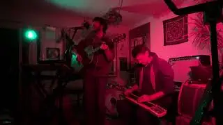 Joe Abbott ft Liam McIvor Tyner - 'In The Night' live @ Middle Earth