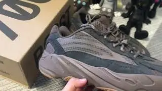 Adidas Yeezy Boost 700 V2 EnflameAmber Mauve GZ0724