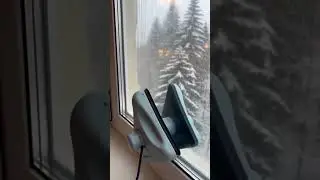 snow  cleaning window 4K resolution