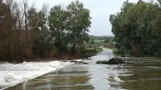 El embalse de Valuengo mantiene abierta su compuerta y el badén de La Bazana continúa anegado