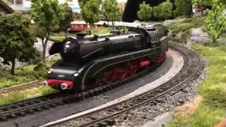 M&auml;rklin trains: Br10 001 DB with eilzug