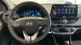 Recenzja systemu multimedialnego i kokpitu Hyundaia i30 Fastback z 2024 roku