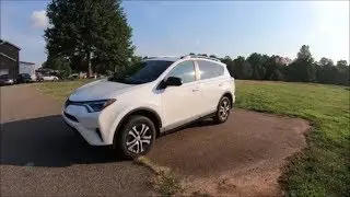 2017 Toyota Rav4 LE AWD - The Peaceful Commuter