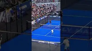 💥 BOOOOM💥 de #Arturo #Coello imposible para #Chingotto y #Galan #padel #padelhighlights