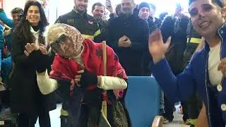 Giovanni XXIII of Bari: the Befana brings gifts to young patients, accompanied by firefighters.