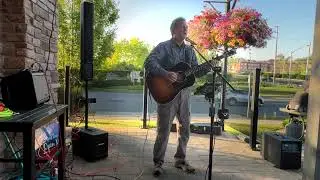 Rick Levine performs at Turtle Jacks