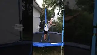 Barani auf dem Trampolin