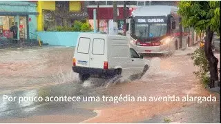 Chuva forte na zona sul de São Paulo, deixa avenida alargada causando transtorno para os motoristas 