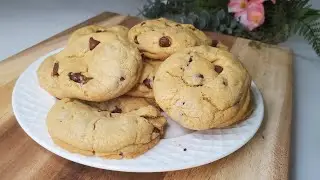 Fluffy & Chewy Chocolate Chip Cookies 