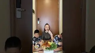 Cùng Mukbang gà nướng với 3 mẹ con mình nha, giòn thơm không cưỡng nổi 🐔