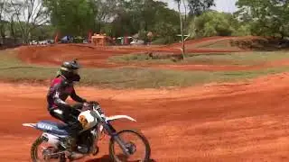 2020 - Yamaha DT 180 2T deixando as novinhas 4T da Honda na poeira no motocross em pleno 2020!