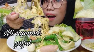 MENU UJUNG BULAN MI GORENG SOSEJ TELUR ULAM&sup2;