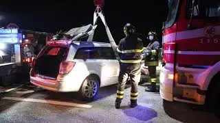 Spaventoso incidente a Stienta, finisce con l'auto nel canale e muore, impossibile salvarlo