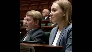A WYCHODZI KLASYCZNY WAŁ I SMR&Oacute;D #dlaciebie #zabawne #polska #śmieszne #wiral #sejm