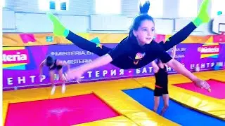 18 circus kids made a crush test for the trampoline arena!