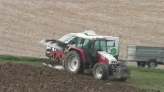 Ernte 2021 K&ouml;rner Mais Dreschen in der Steiermark mit  m&uuml;ssen weg ! Vorher muss der Boden gepfl&uuml;gt