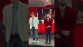 Magnus Carlsen & Hikaru Nakamura stand together #chess #shorts #short