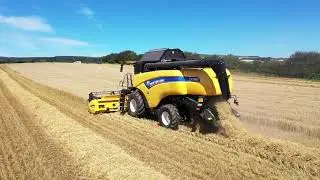 New Holland CX7.80 in action