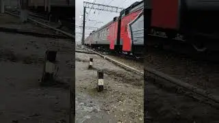 (снято осенью) поморгал буферами! эд4м 383 с сообщением Монино - яр.вокзал #spotter  #trainspotting