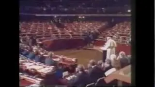 Ian Paisley Heckles the Pope (1988)