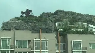 Rooftop rock villa faces demolition in China