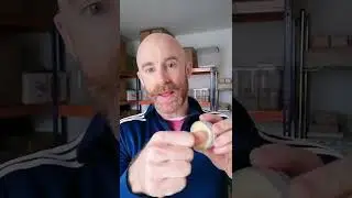 Не наносите бальзам для бороды пальцами!