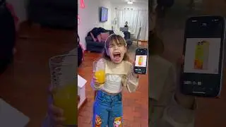 SE SIRVI&Oacute; JUGO EN UN VASO CON UN IPHONE 😳😱#shortviral #humor #funny #comedia
