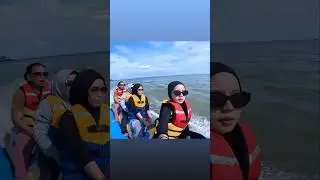 Banana & donut boat🍌🍩✨📍Pantai bandulu #beach #watersport #shortsviral #fypシ #healingenergy