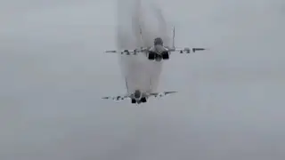 Dogfight between Russian Sukhoi su-35 vs Ukraine mig-29 over kyiv, Ukraine | Russia Ukraine war